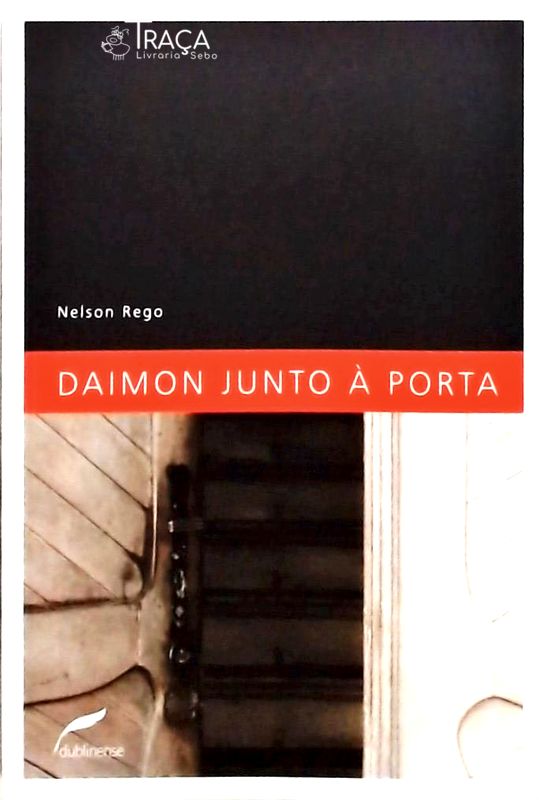 Daimon Junto À Porta