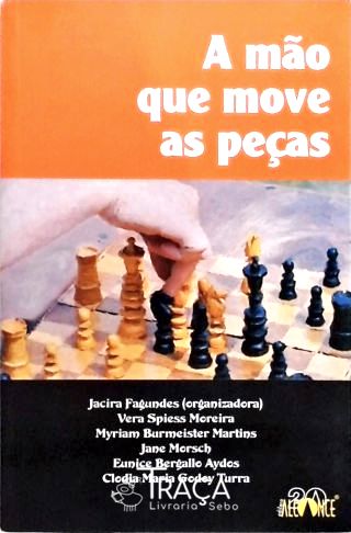 A Mao Que Move as Peças