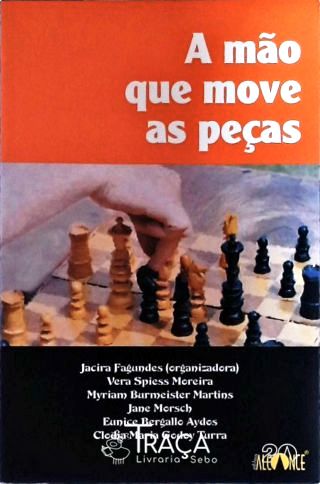 A Mao Que Move as Peças