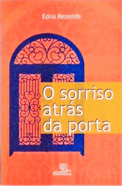 O Sorriso Atrás Da Porta