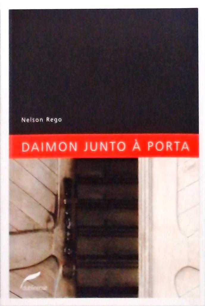 Daimon Junto À Porta