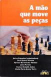 A Mao Que Move as Peças