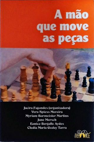 A Mao Que Move as Peças