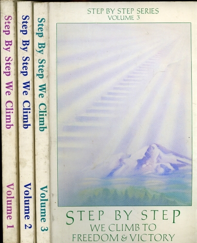 Step By Step We Climb (em 3 volumes)