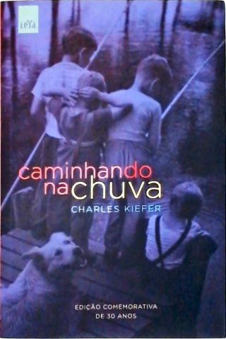 Caminhando Na Chuva