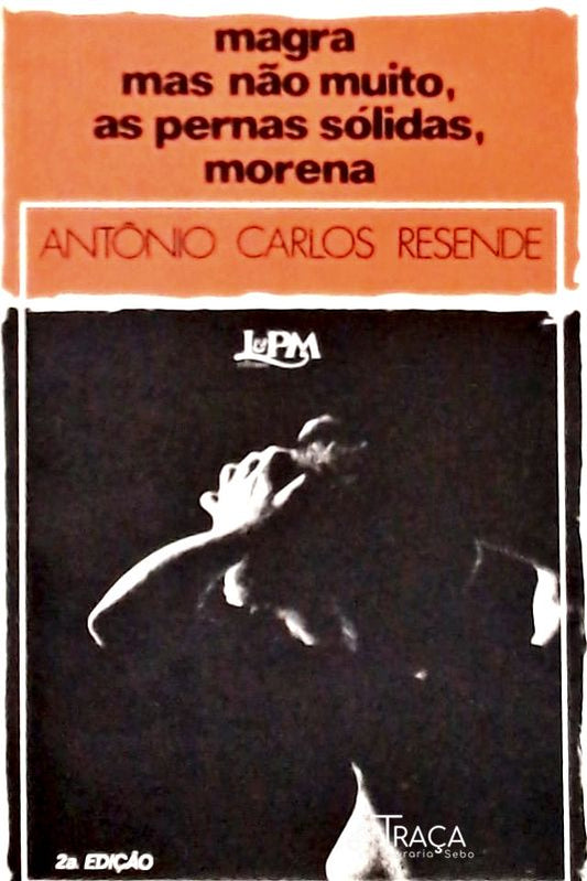 Magra Mas Não Muito As Pernas Sólidas Morena