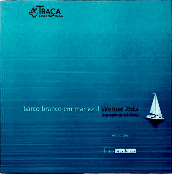 Barco Branco em Mar Azul